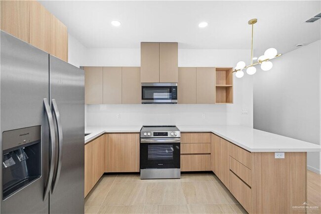 Building Photo - 16 West Dr