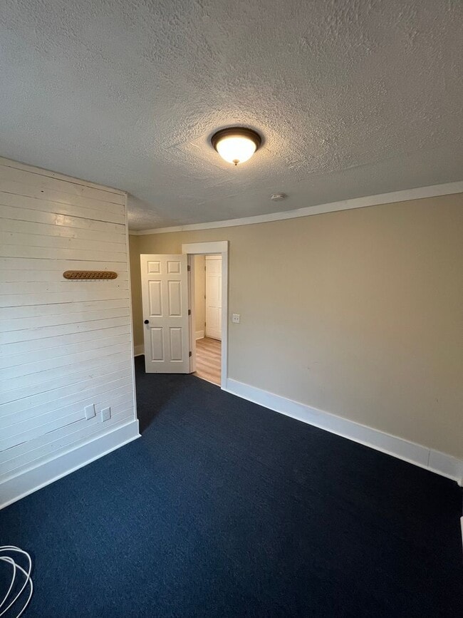 Building Photo - 12 Madison St