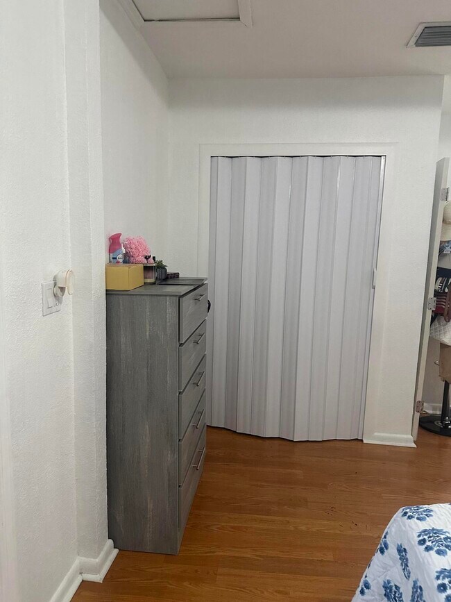 Building Photo - 626 S Pine St