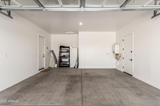 Building Photo - 22433 E Cattle Dr