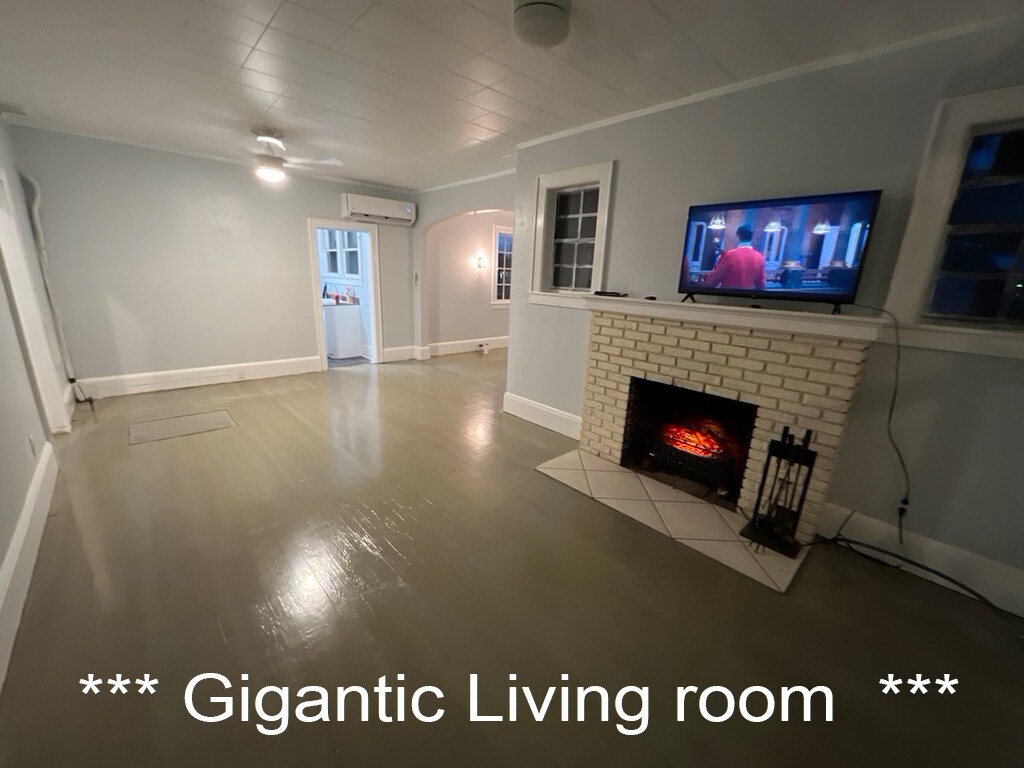 GRAND LIVING ROOM with FIREPLACE !!! - 506 Silver Beach Ave