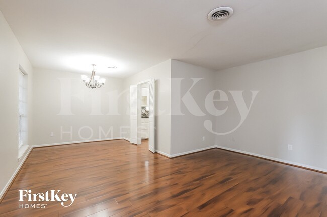 Building Photo - 12115 Hillcroft St