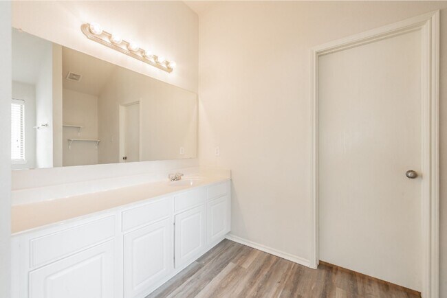 Building Photo - 636 Saddleway Dr