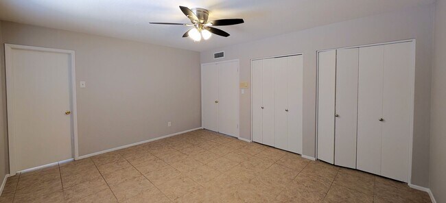 Building Photo - 2431 W Plata Ave