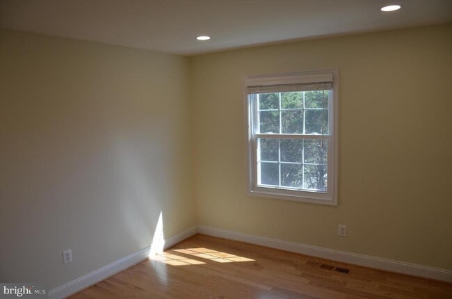 Building Photo - 9012 Paddock Ln