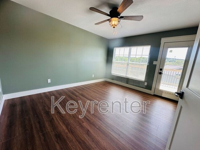 Building Photo - 5330 Blue Star Dr