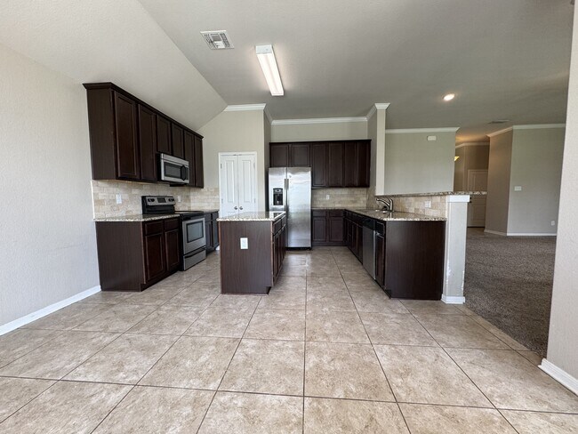 Building Photo - 5611 Markham Dr
