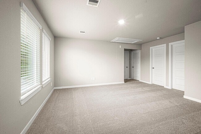 Building Photo - 18733 Timber Gln Dr