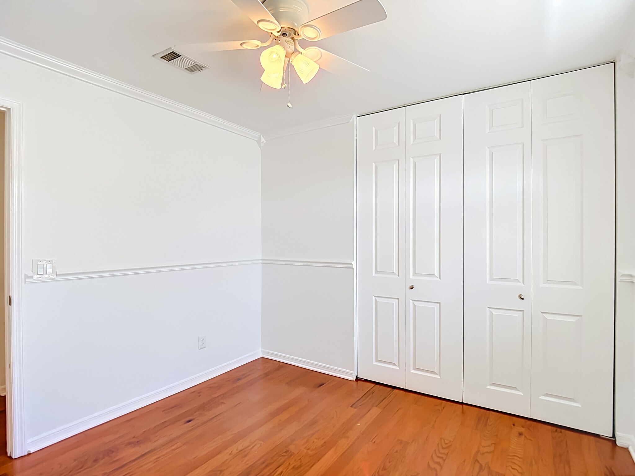 Building Photo - 8733 Bay Pointe Dr