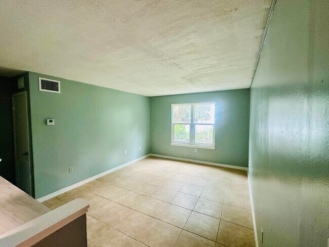 Building Photo - 225 S Tropical Trail