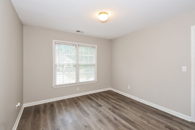 Building Photo - 38 Wesley Dr