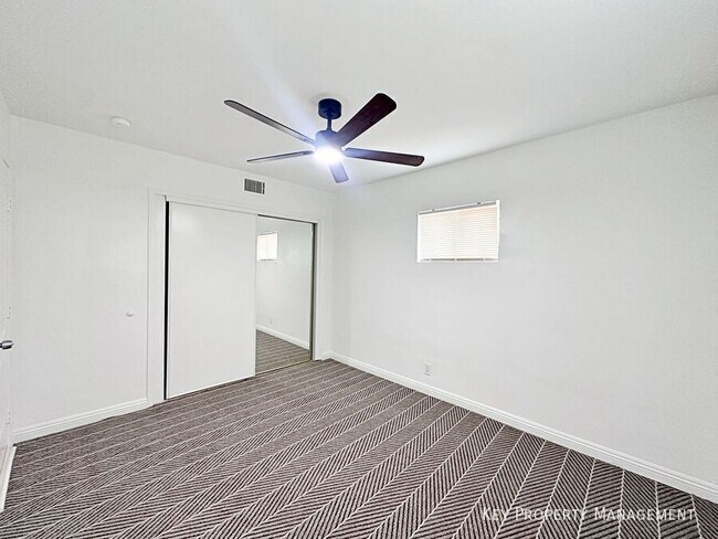 Building Photo - 812 Bracken Ave