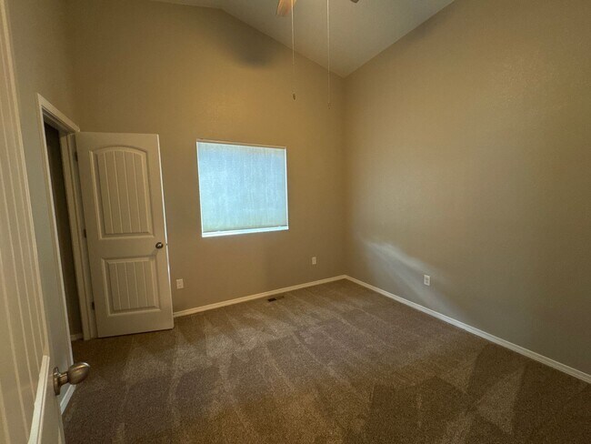Building Photo - Beautiful stucco 4 bed rancher on premium ...