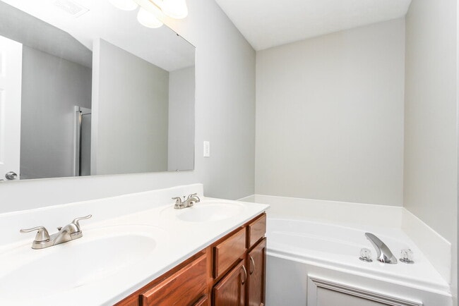 Building Photo - 12046 Royalwood Dr