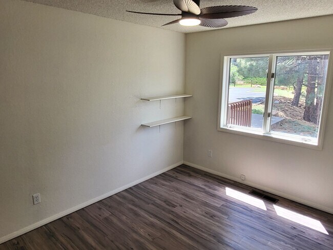 Building Photo - 2 Bedroom 2 Bathroom
