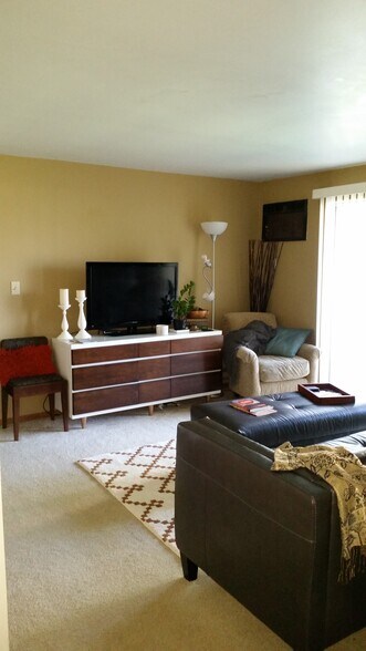 Building Photo - S85W18650 Jean Dr