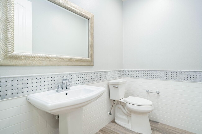 Building Photo - 4441 Via del Pellegrino
