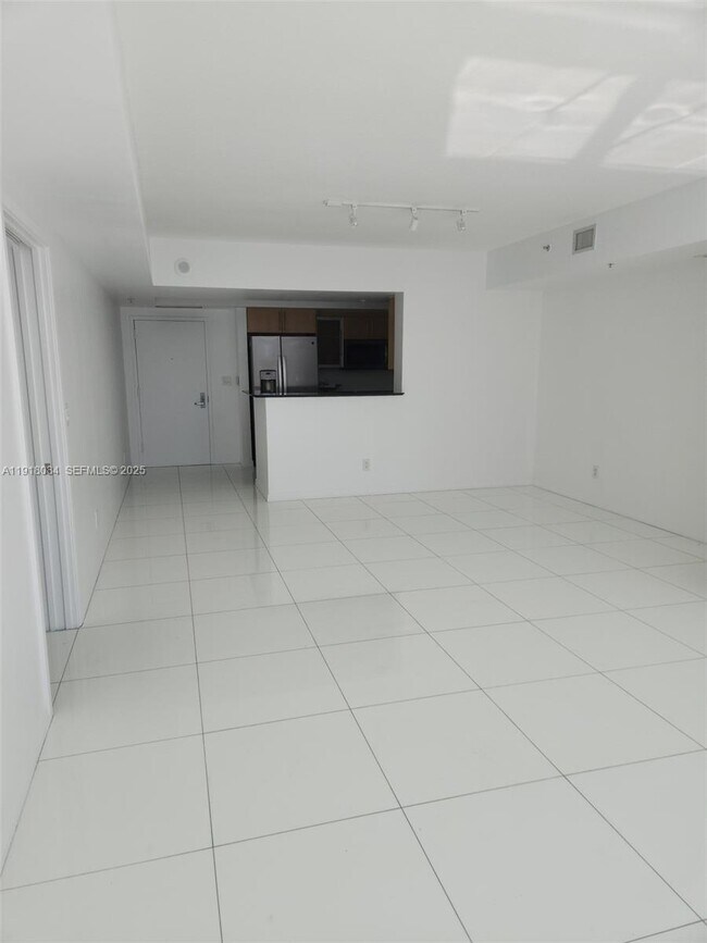 Building Photo - 325 S Biscayne Blvd