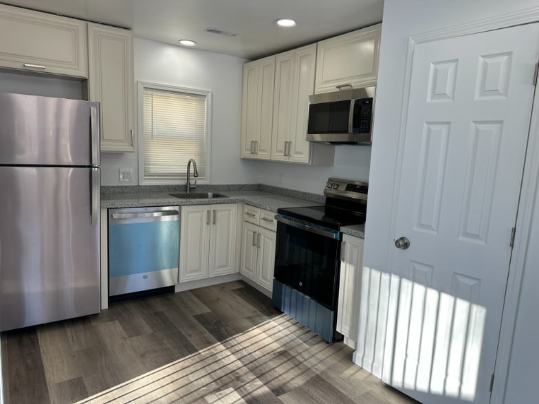 Building Photo - 28530 Grayling Ave