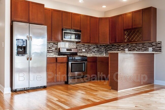 Building Photo - 543 E 43rd St