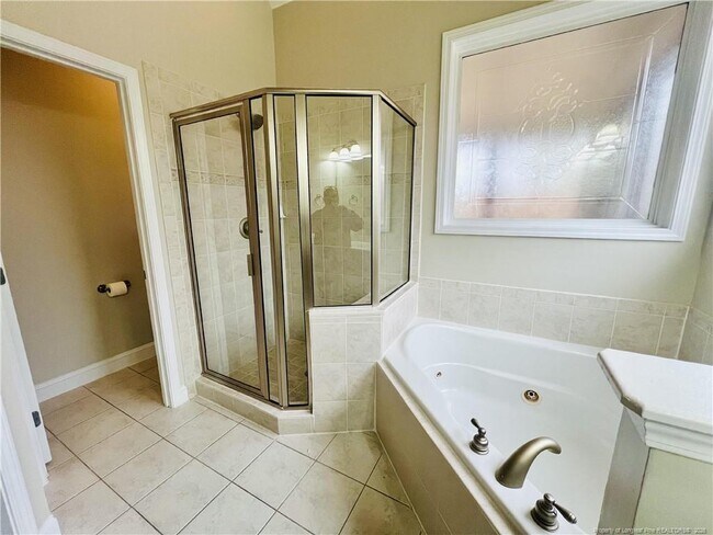 Building Photo - 96 Lamplighter Way