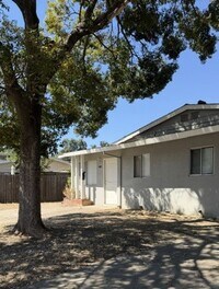 Building Photo - Duplex for RENT!