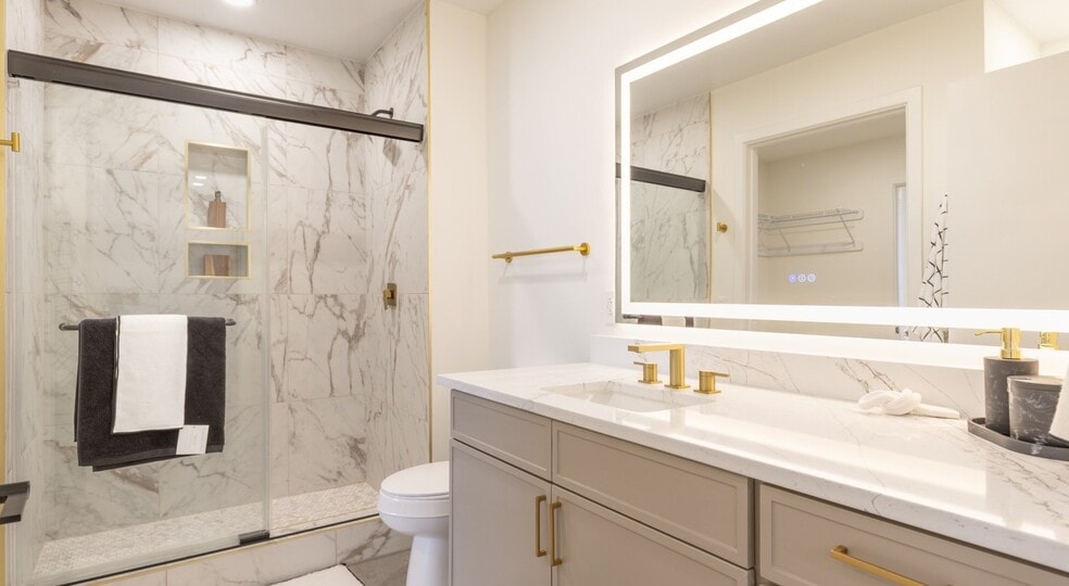 Building Photo - 411 N Akard St