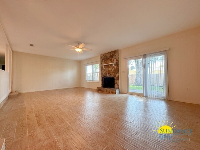 Building Photo - Spacious 3-Bedroom Home Near Hurlburt & Eg...
