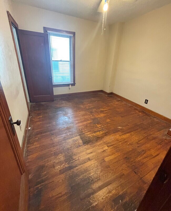 Building Photo - 1109 W Washtenaw St