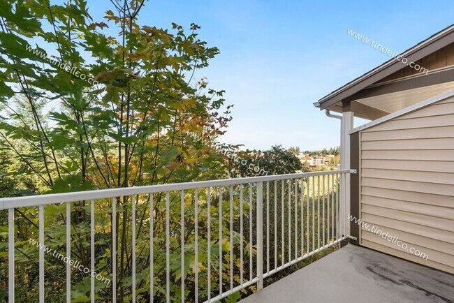 Building Photo - FREE 2ND MONTH RENT! Charming Townhome w/ ...