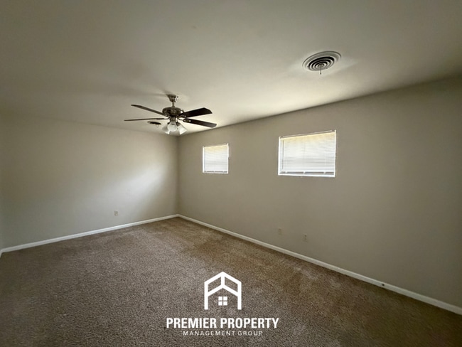 Building Photo - 4469 Leatherwood Ave