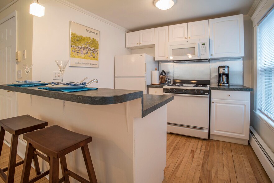 kitchen - 142 Neal St