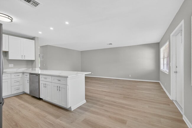 Building Photo - 42 Easthampton B