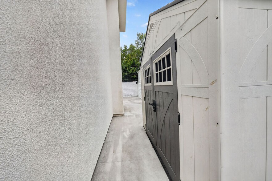 Building Photo - 9614 Bartee Ave