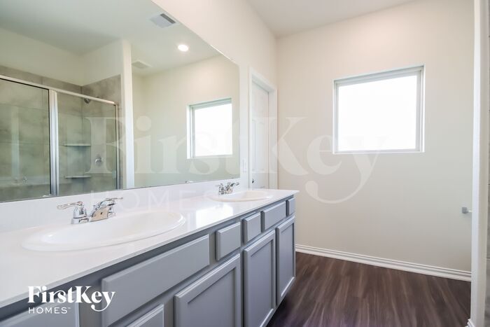 Building Photo - 12543 Highgrove Springs Dr