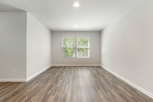 Building Photo - 610 Riverwalk Cir