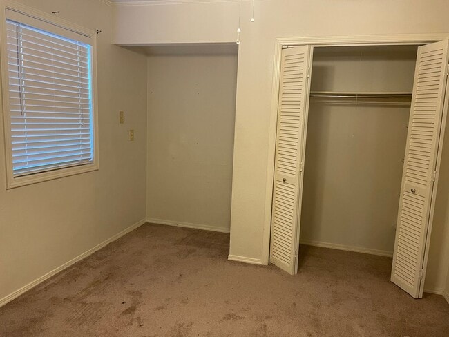 Building Photo - Gorgeous 3 Bedroom Greenacres Home