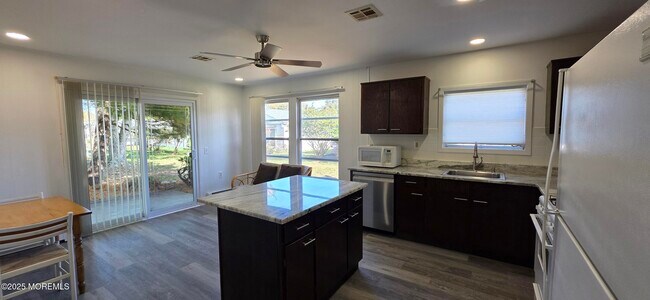 Building Photo - 90 Rodhos St