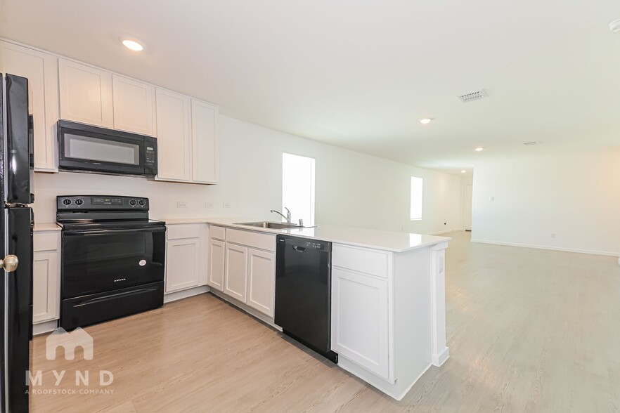 Building Photo - 1238 Basswood Dr