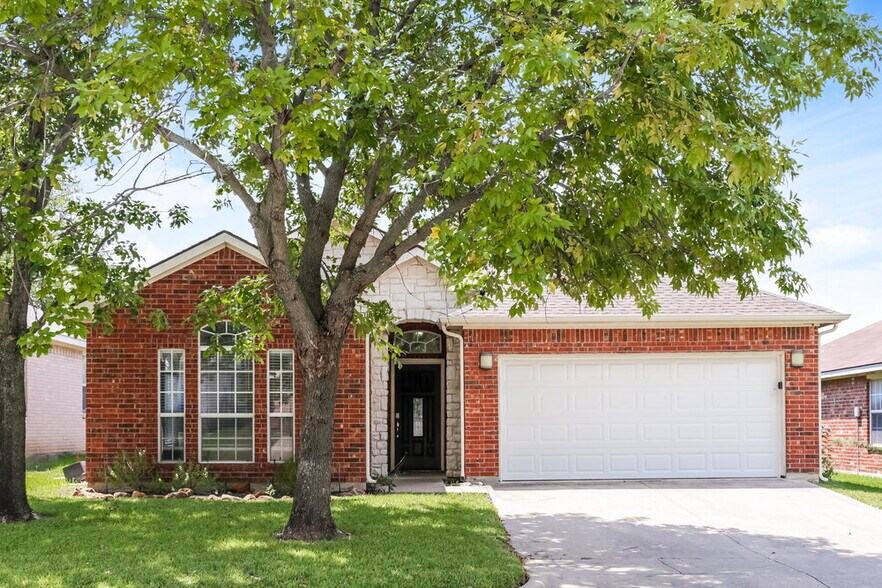 Primary Photo - 508 Blueberry Hill Ln
