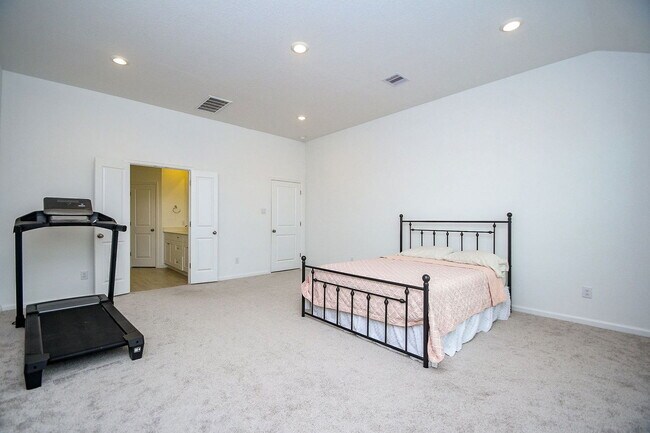 Building Photo - 28722 Mount Bonnell Dr