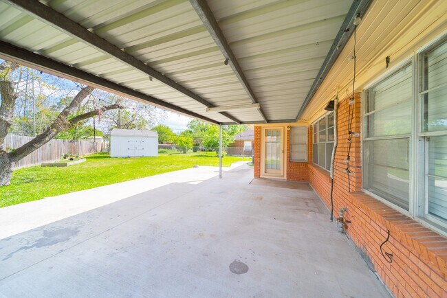 Building Photo - 7015 Kopman Dr
