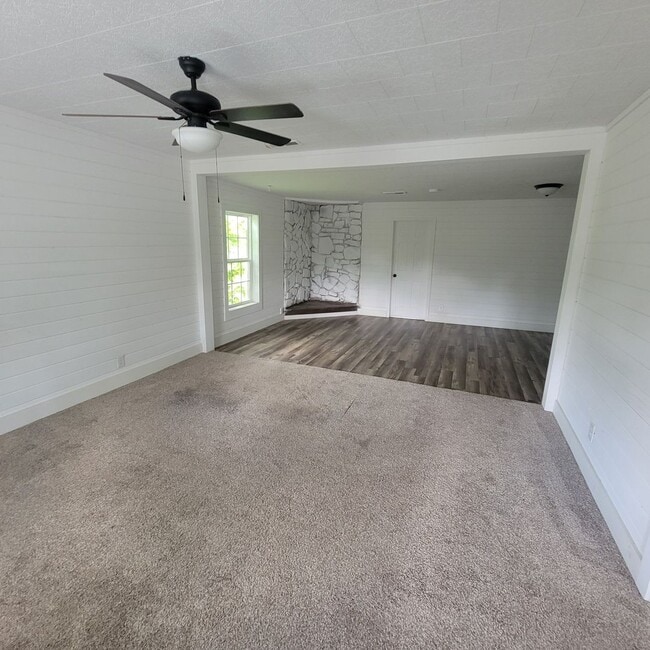 Building Photo - 9156 Crossville Hwy