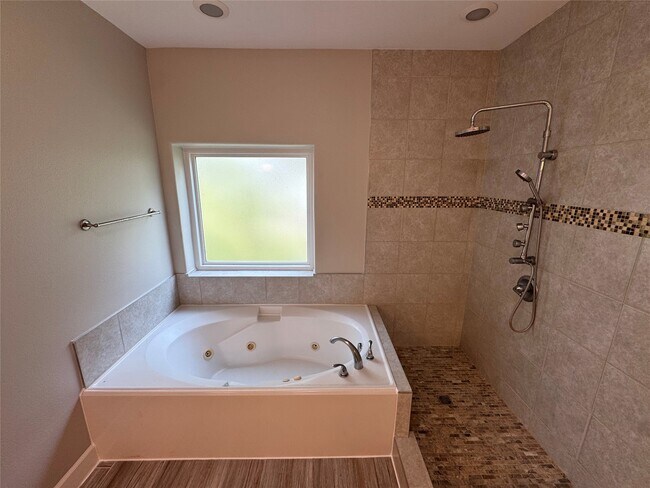 Building Photo - 107 Island Blvd