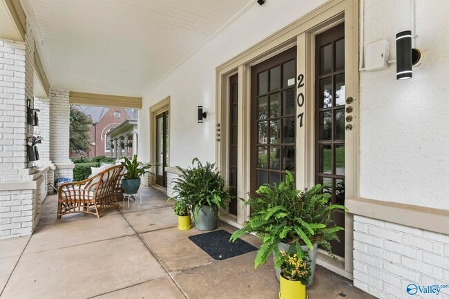 Building Photo - 207 Lincoln St SE