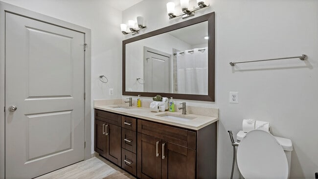 Building Photo - 7370 Montcalm Dr