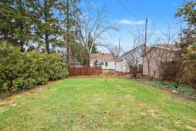 Building Photo - 1 Bedroom Rental Duplex in Midland- $1000/month