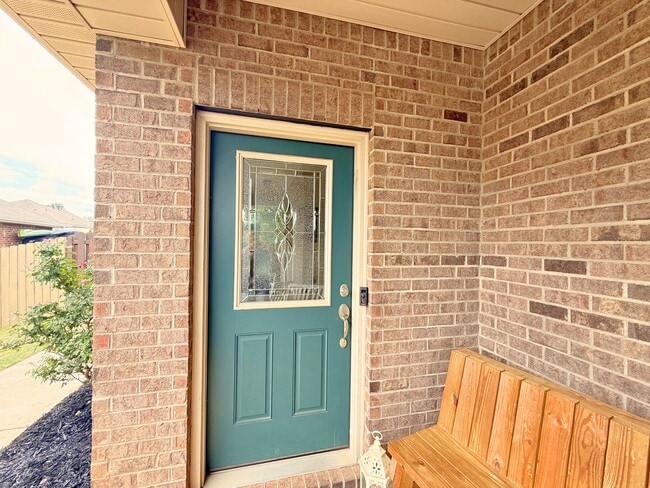Building Photo - 323 Huntwood Dr