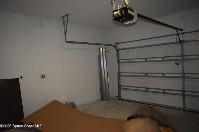 Building Photo - 717 Spoonbill St