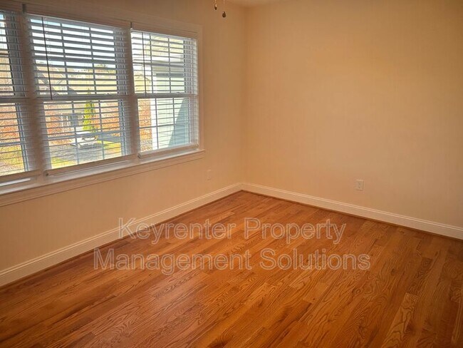 Building Photo - 18 Spring View Dr